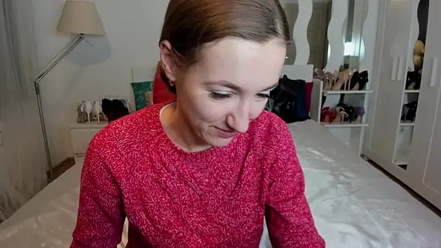 Snapshot of KateRedgar chatting on 6, 2, 2025 KateRedgar online show from 6, 2, 2025