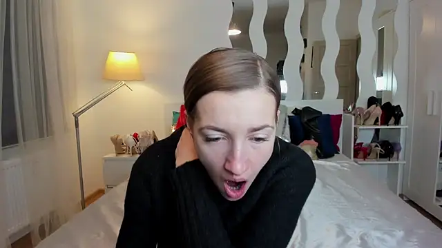 Snapshot of KateRedgar chatting on 17, 2, 2025 KateRedgar online show from 17, 2, 2025