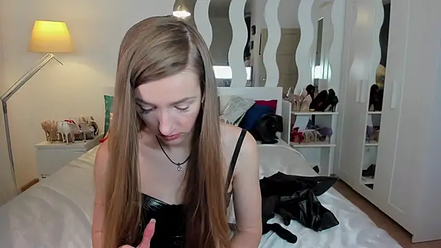 Snapshot of KateRedgar chatting on 26, 2, 2025 KateRedgar online show from 26, 2, 2025