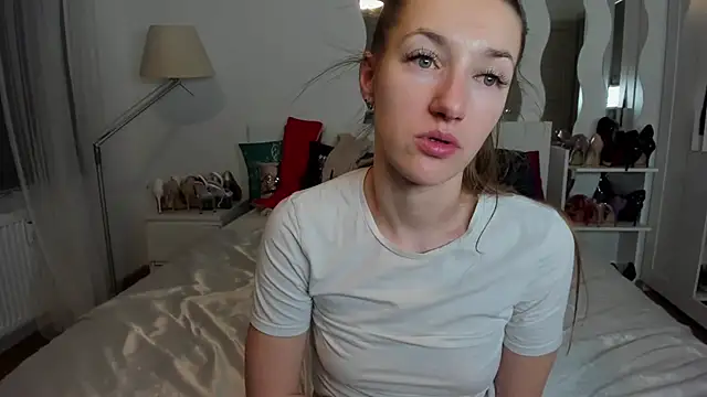 Snapshot of KateRedgar chatting on 22, 3, 2025 KateRedgar online show from 22, 3, 2025