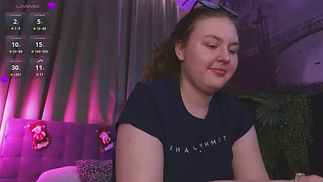 Snapshot of Mia__Peach chatting on 8, 12, 2024 Mia Peach online show from 8, 12, 2024