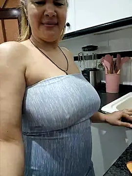 Snapshot of lamorbosa37 chatting on 5, 2, 2025 lamorbosa37 online show from 5, 2, 2025