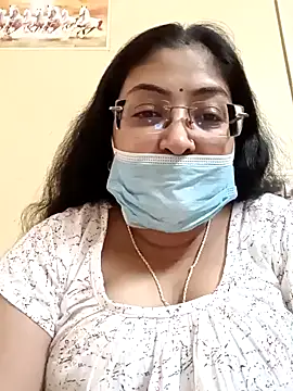 Snapshot of LAVERNIYA_ chatting on 8, 2, 2025 LAVERNIYA online show from 8, 2, 2025