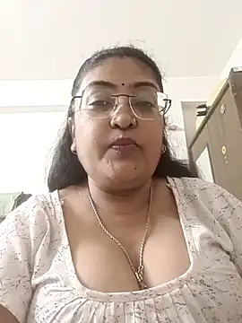 Snapshot of LAVERNIYA_ chatting on 9, 9, 2025 LAVERNIYA online show from 9, 9, 2025