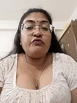 Snapshot of LAVERNIYA_ chatting on 9, 10, 2025 LAVERNIYA online show from 9, 10, 2025