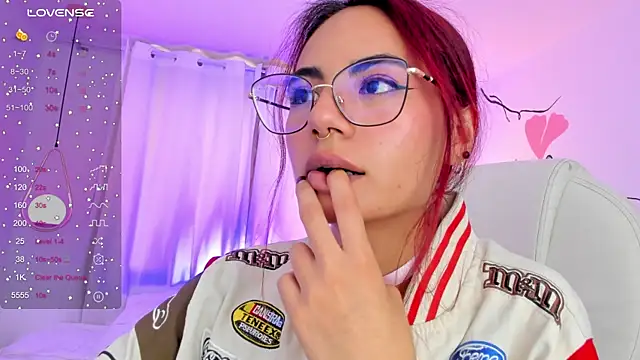 Snapshot of sophiecherry_ chatting on 5, 12, 2024 sophiecherry online show from 5, 12, 2024