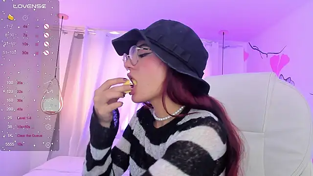 Snapshot of sophiecherry_ chatting on 7, 12, 2024 sophiecherry online show from 7, 12, 2024