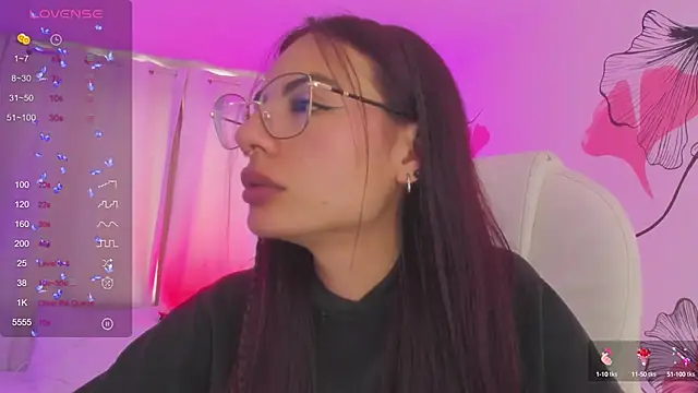 Snapshot of sophiecherry_ chatting on 20, 12, 2024 sophiecherry online show from 20, 12, 2024