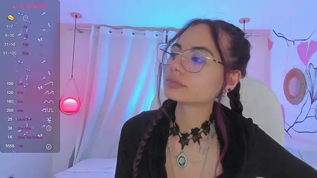 Snapshot of sophiecherry_ chatting on 23, 12, 2024 sophiecherry online show from 23, 12, 2024