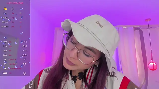 Snapshot of sophiecherry_ chatting on 28, 12, 2024 sophiecherry online show from 28, 12, 2024