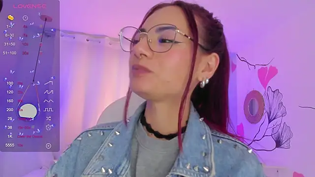 Snapshot of sophiecherry_ chatting on 7, 1, 2025 sophiecherry online show from 7, 1, 2025