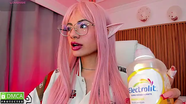 Snapshot of sophiecherry_ chatting on 19, 10, 2025 sophiecherry online show from 19, 10, 2025