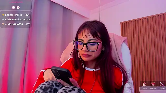 Snapshot of sophiecherry_ chatting on 8, 11, 2025 sophiecherry online show from 8, 11, 2025