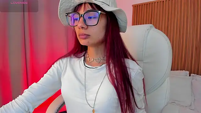 Snapshot of sophiecherry_ chatting on 12, 11, 2025 sophiecherry online show from 12, 11, 2025