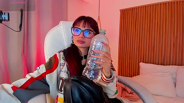 Snapshot of sophiecherry_ chatting on 15, 11, 2025 sophiecherry online show from 15, 11, 2025