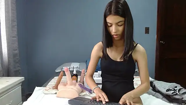 LiaOrtiz69 online show from 10, 12, 2024