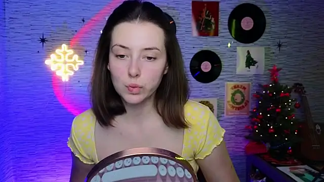 Snapshot of GloriaElmer chatting on 18, 12, 2024 GloriaElmer online show from 18, 12, 2024