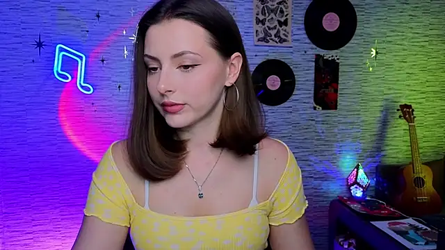 Snapshot of GloriaElmer chatting on 7, 2, 2025 GloriaElmer online show from 7, 2, 2025