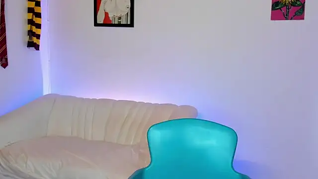 Snapshot of LiahDiaz chatting on 30, 11, 2025 LiahDiaz online show from 30, 11, 2025