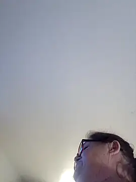 Snapshot of mcv131985 chatting on 2, 12, 2025 mcv131985 online show from 2, 12, 2025