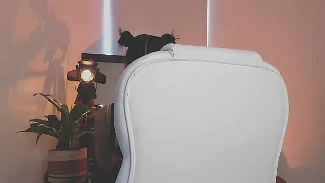 nahiapaws online show from 12, 9, 2025