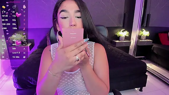 Snapshot of SaraaMills chatting on 23, 7, 2026 SaraaMills online show from 23, 7, 2026