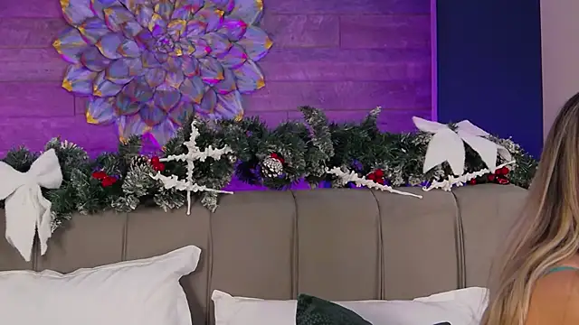 LoraDevine online show from 15, 12, 2025