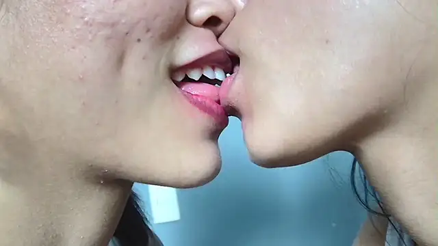 strawberrymia68 online show from 8, 2, 2025