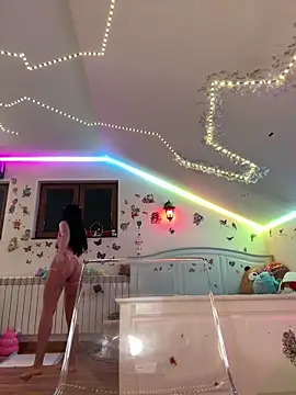 SelenaBee online show from 4, 3, 2026