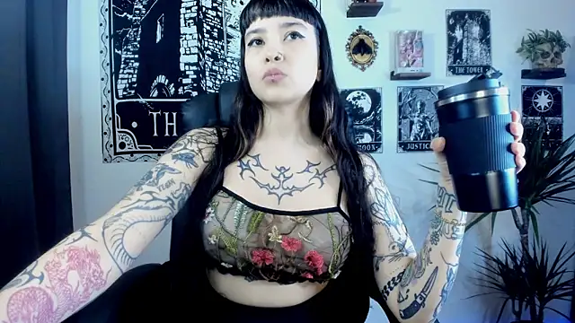 Demongirl6666 online show from 26, 10, 2025