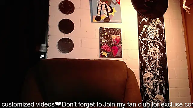 NEXT DOOR GIRL  online show from 24, 1, 2025