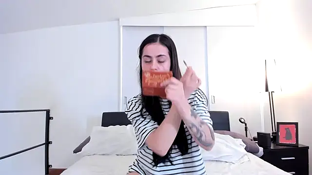 guccipussy1 online show from 2, 12, 2024