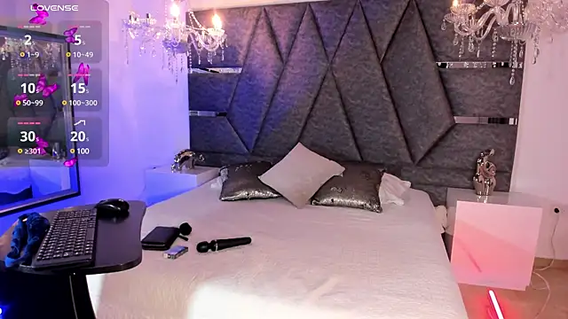 Maya Bluee online show from 19, 3, 2025