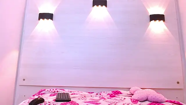 AndreaGil  online show from 11, 11, 2025