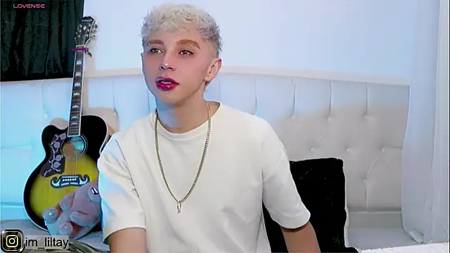 Snapshot of lil_tay_ chatting on 12, 1, 2025 lil tay online show from 12, 1, 2025