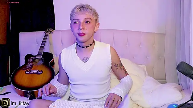 Snapshot of lil_tay_ chatting on 21, 2, 2025 lil tay online show from 21, 2, 2025