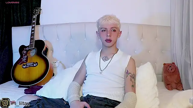 Snapshot of lil_tay_ chatting on 2, 3, 2025 lil tay online show from 2, 3, 2025