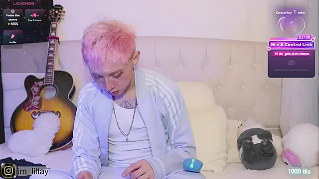 Snapshot of lil_tay_ chatting on 10, 3, 2025 lil tay online show from 10, 3, 2025