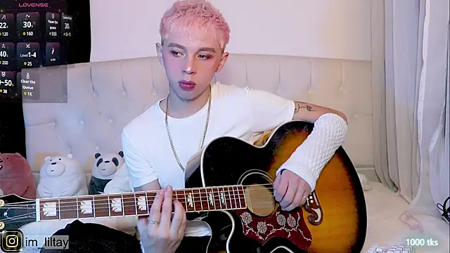 Snapshot of lil_tay_ chatting on 11, 3, 2025 lil tay online show from 11, 3, 2025
