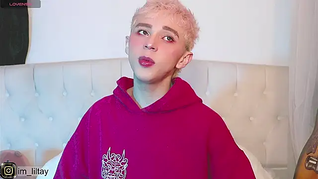 Snapshot of lil_tay_ chatting on 12, 3, 2025 lil tay online show from 12, 3, 2025
