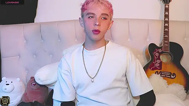 Snapshot of lil_tay_ chatting on 14, 3, 2025 lil tay online show from 14, 3, 2025