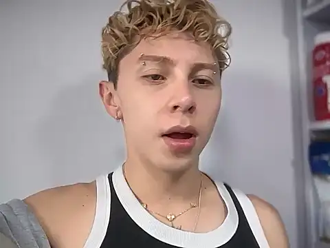 Snapshot of lil_tay_ chatting on 25, 7, 2026 lil tay online show from 25, 7, 2026