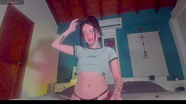 Snapshot of ariana-white- chatting on 29, 10, 2025 ariana-white- online show from 29, 10, 2025