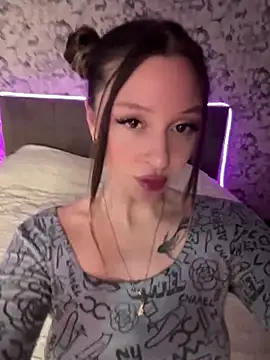 Snapshot of Kimsweet7 chatting on 5, 3, 2025 Kimsweet7 online show from 5, 3, 2025