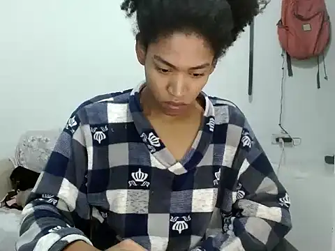 Snapshot of miriam775 chatting on 26, 9, 2025 miriam775 online show from 26, 9, 2025