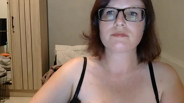 CrimsonMistress online show from 15, 10, 2025