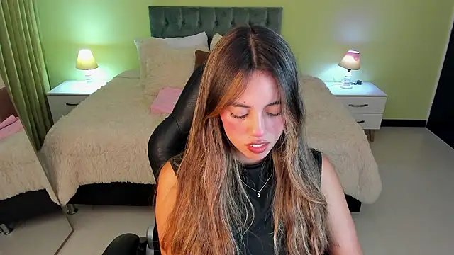 Snapshot of _Charlotte_evans_1 chatting on 5, 2, 2026 Charlotte evans 1 online show from 5, 2, 2026