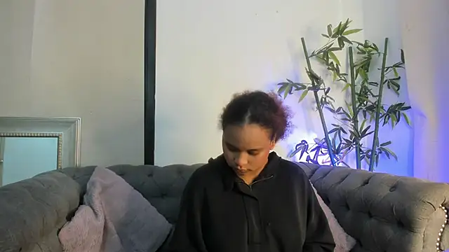 nataly velez online show from 2, 12, 2025