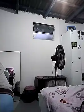 Xtrem3HARDxxx online show from 2, 1, 2025