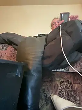 kikiwonderbar online show from 4, 11, 2025